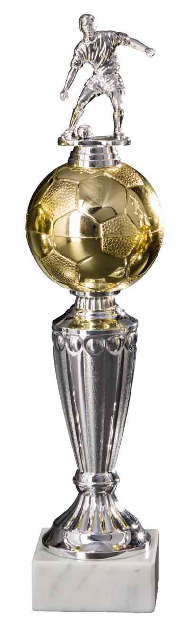 Ein Fußballpokal aus Silber und Gold mit einer Fußballspielerfigur obenauf und einem Fußball in der Mitte, mit einem Sockel aus Marmor – ein exquisiter Fußball der 3er-Serie 310 mm – 370 mm PK756030-3, der jedes Champions würdig ist.